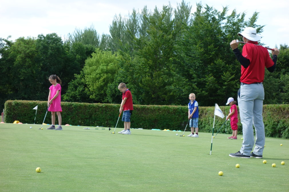 Golftraining und Sommercamps für Kinder im Frühling